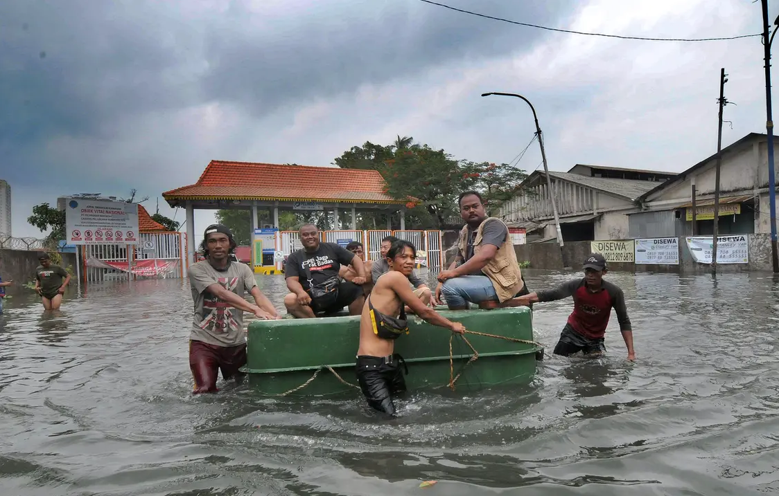 waspada-banjir-rob-sepuluh-wilayah-pesisir-utara-jakarta-diterjang-potensi-genangan-air