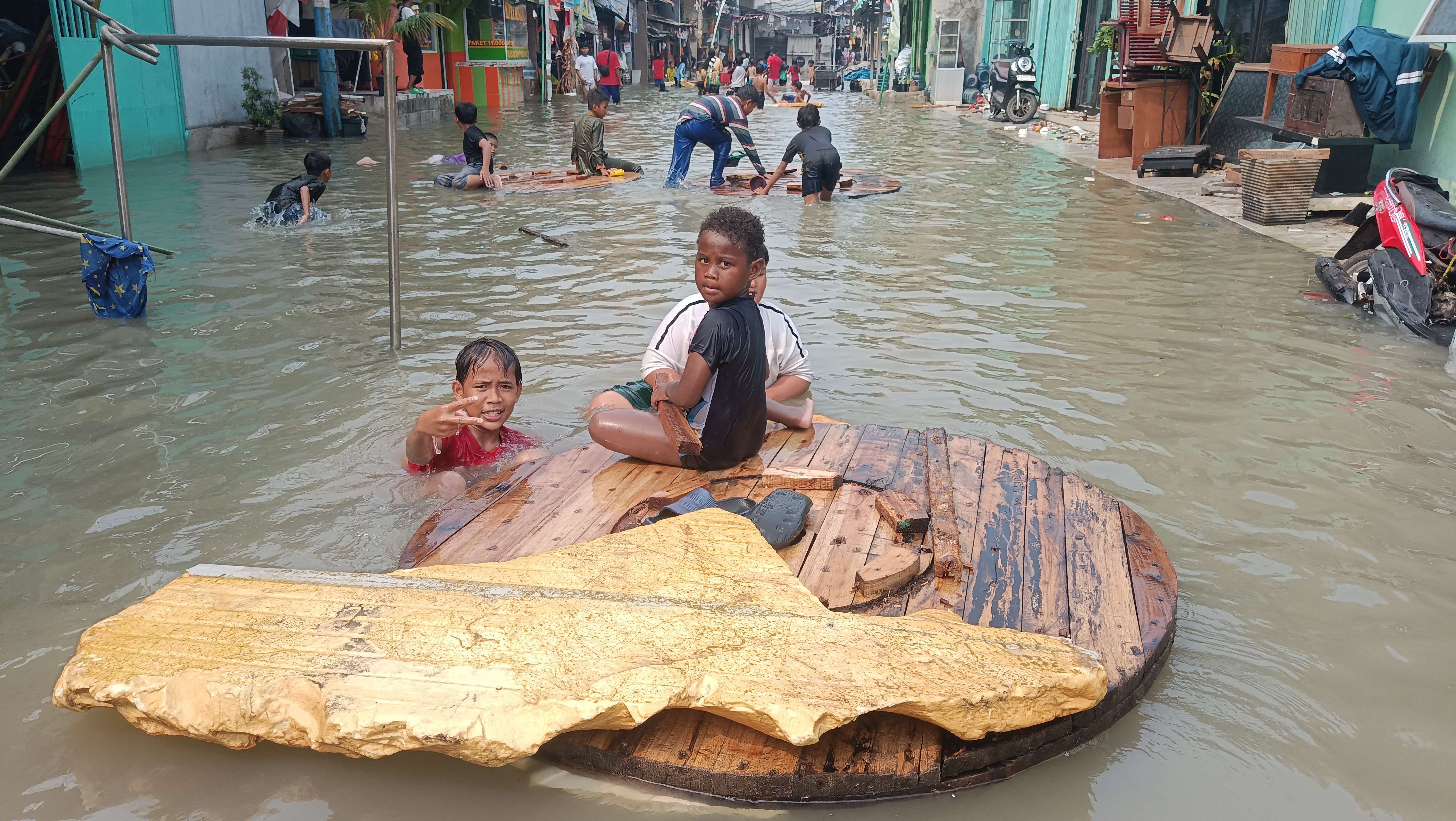 waspada-banjir-rob-sepuluh-wilayah-pesisir-utara-jakarta-diterjang-potensi-genangan-air